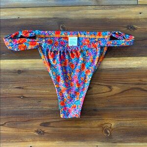 Strawberry Milk Mob Après Bikini Bottoms